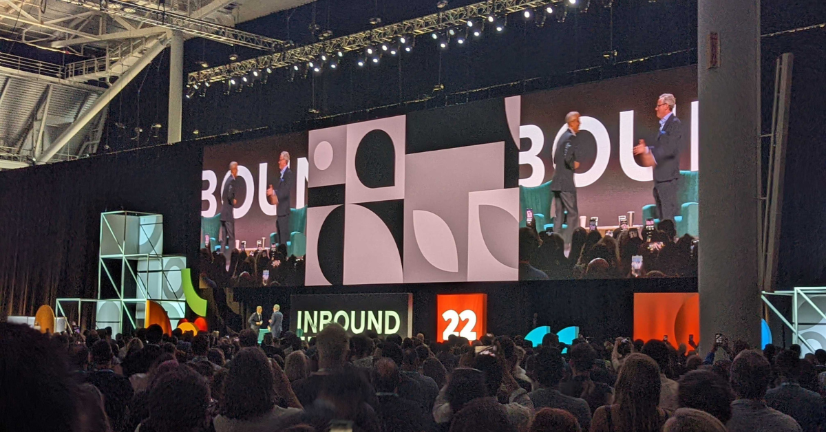 HubSpot INBOUND 2022 mainstage with Barack Obama and Brian Halligan shaking hands in front of a large live audience. 